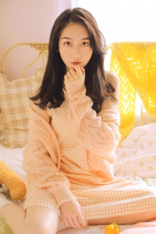 美女扒开粉嫩尿口的桶爽